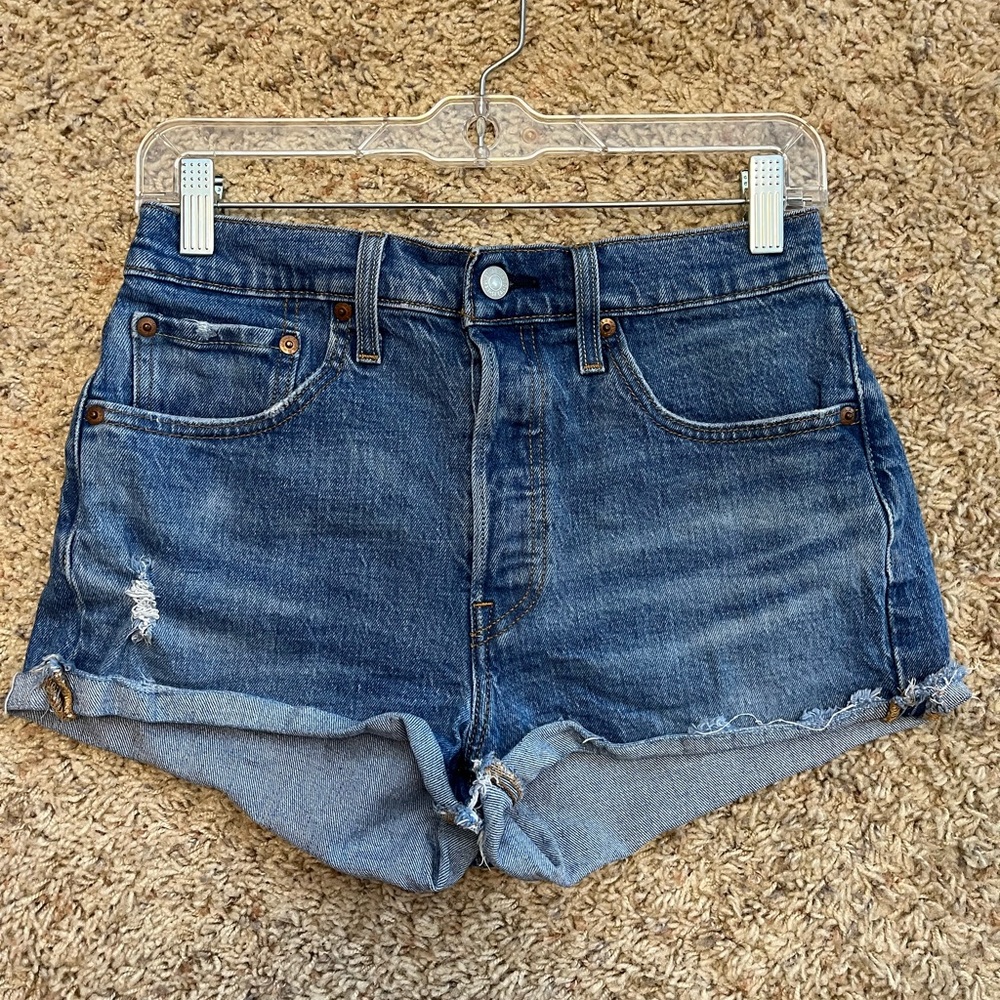 Levi’s Jean shorts cut off style size 27